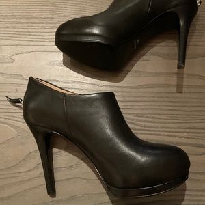 Nine West Haywire Black Leather Ankle Bootie Women’s Size 10